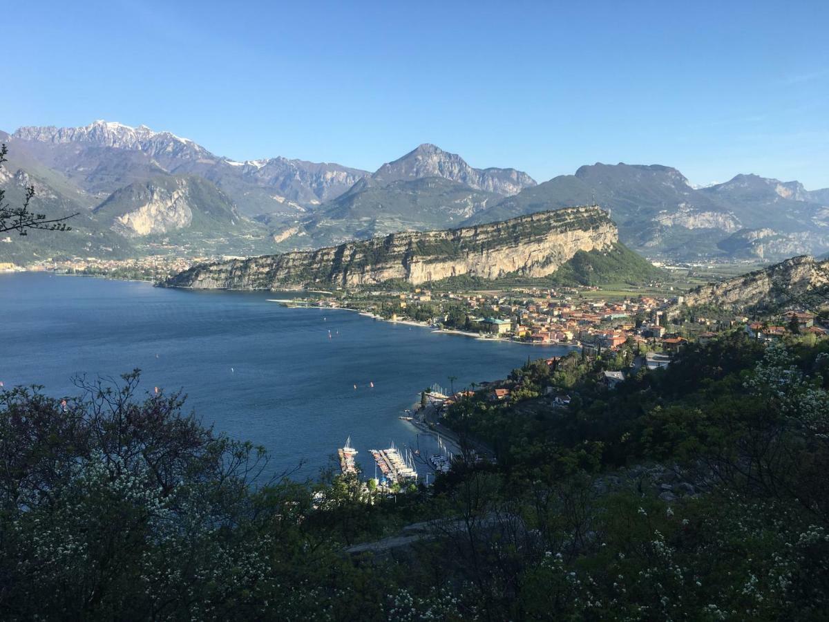 Appartamento Marocche Torbole Sul Garda Bagian luar foto